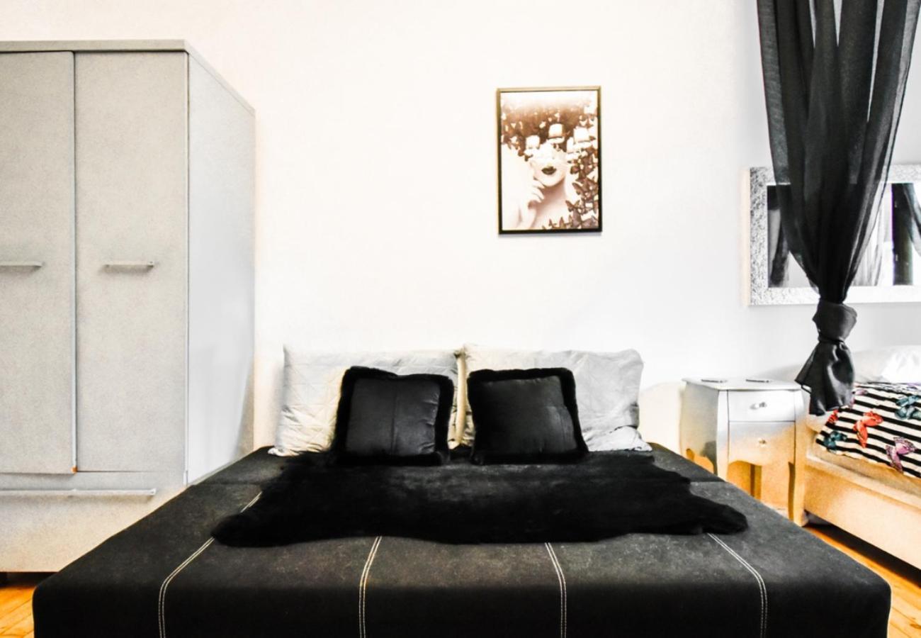 Апартаменты Dietro L Angolo, 2 Bath София Экстерьер фото