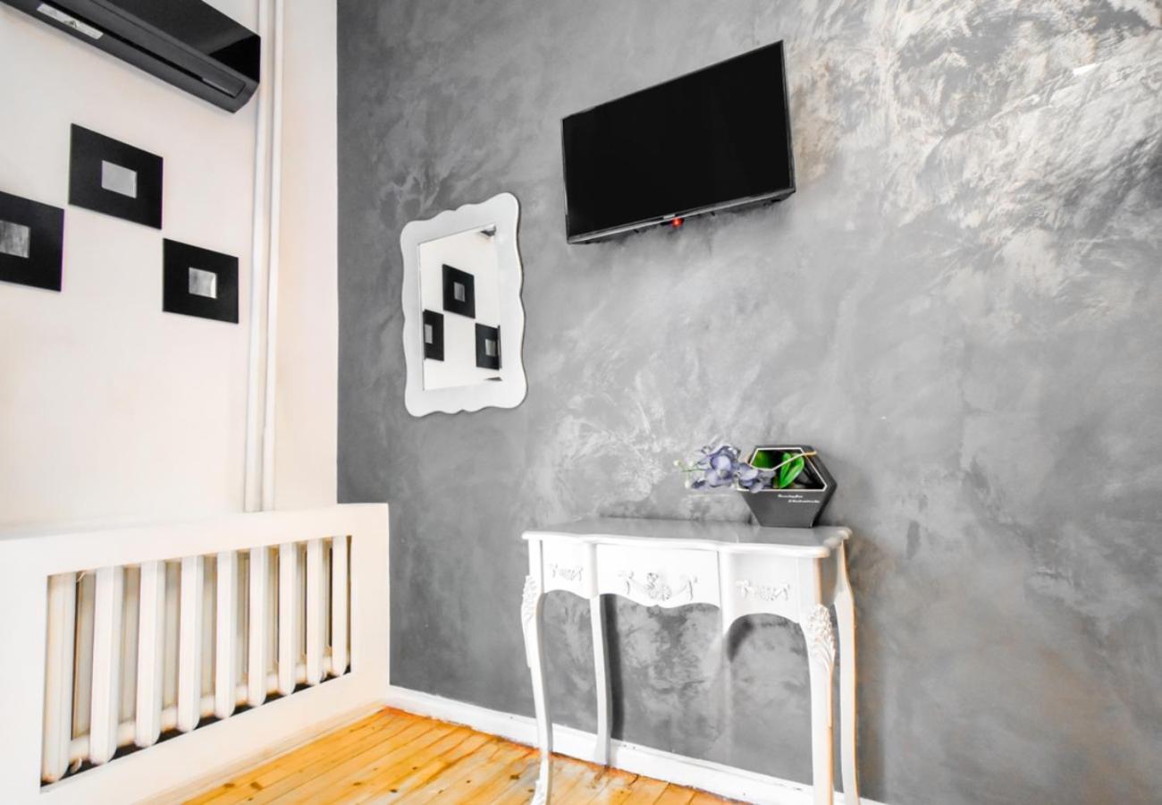 Апартаменты Dietro L Angolo, 2 Bath София Экстерьер фото